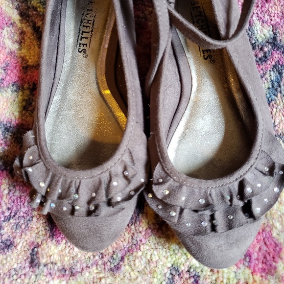 Seychelles faux suede ruffle flat size 4 and 12 - Picture 5 of 8